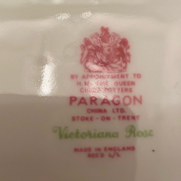 EUC VINTAGE PARAGON VICTORIANA ROSE MEDIUM PLATTER BONE CHINA - Picture 10 of 10